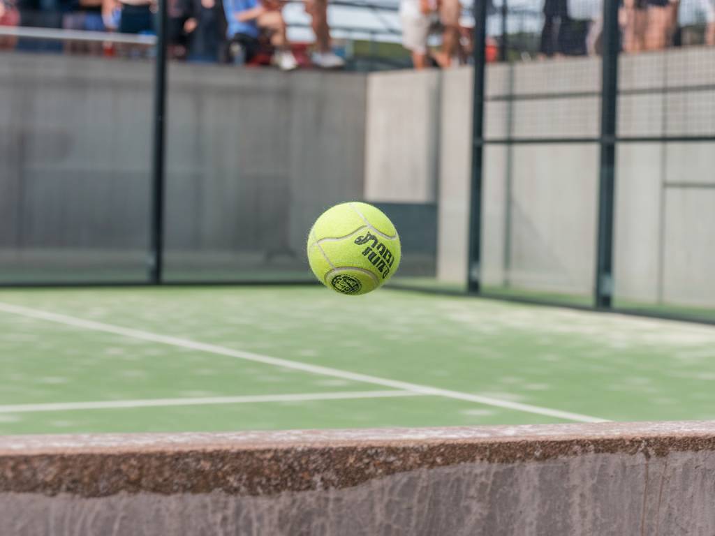 Optimiser la durabilité de ses balles de padel : astuces et conseils essentiels